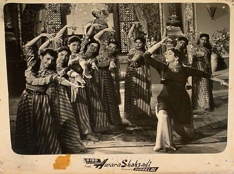 
Photographic Lobby Cards
0817735.CINE.lbp
