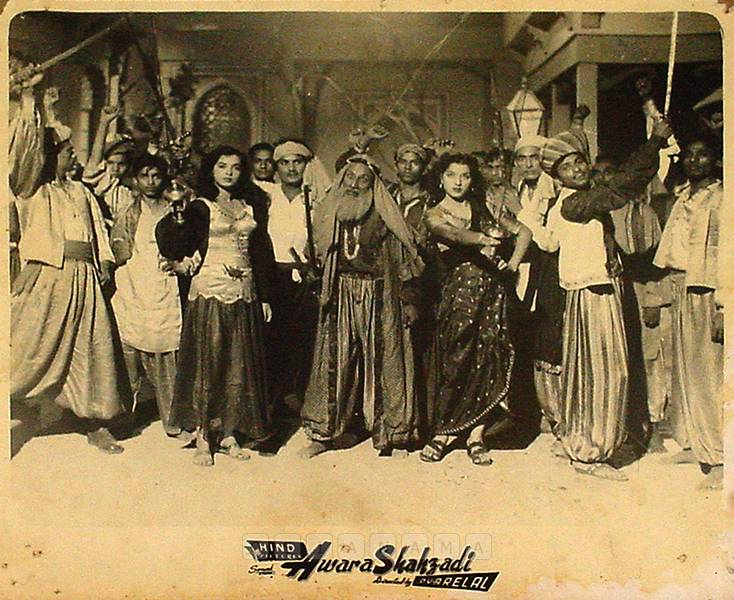 
Photographic Lobby Cards
0817739.CINE.lbp
