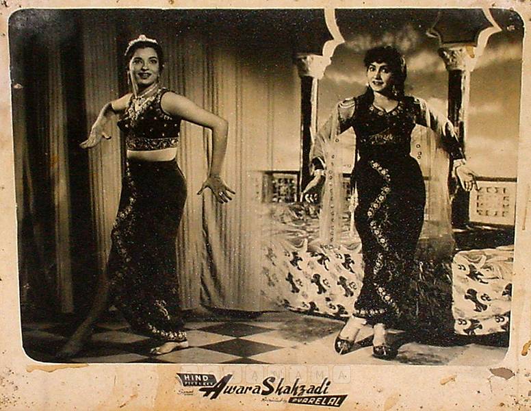 
Photographic Lobby Cards
0817743.CINE.lbp
