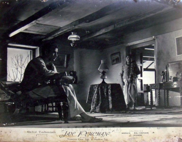 Jan Pehchan
1950
Banner Famous Cine Lab & Studios Ltd. & United Technicians
Director Fali Mistry
Photographic Lobby Card
0823144