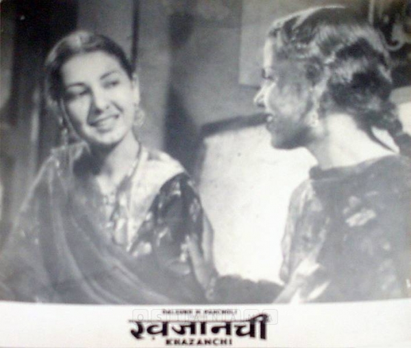 Khazanchi
1941
Banner Pancholi Art Pictures
Director Moti B. Gidwani
Photographic Lobby Card
0823957