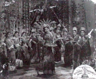 
Photographic Lobby Cards
829676.CINE.lbp
