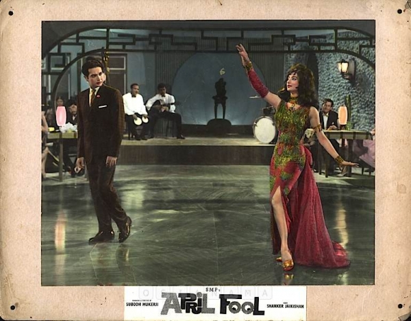 Photographic Stills Mounted on Lobby Cards
 0863733.CINE.phl